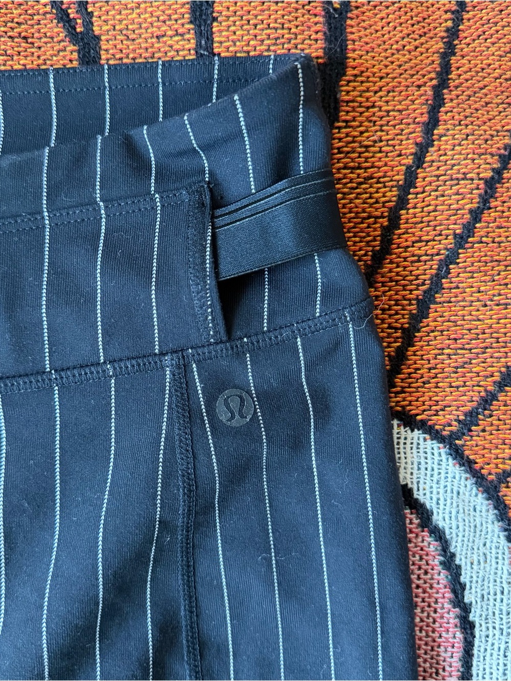 Y2K Lululemon Low Rise Pinstripe Belted Capri Pants Black Size 8 - Picture 3 of 4